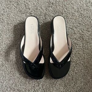 Taryn Rose Black Leather Tara Strappy Sandals Made in Italy 8 beach vacation.